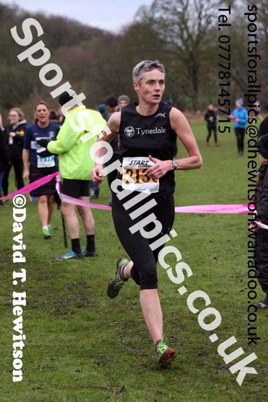 Senior and veteran womens Durham Cathedral Cross Country Relays, Maiden Castle, Durham. Photo: David T. Hewitson/Sports for All Pics